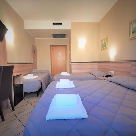 Hotel Brianza Milan Exterior photo