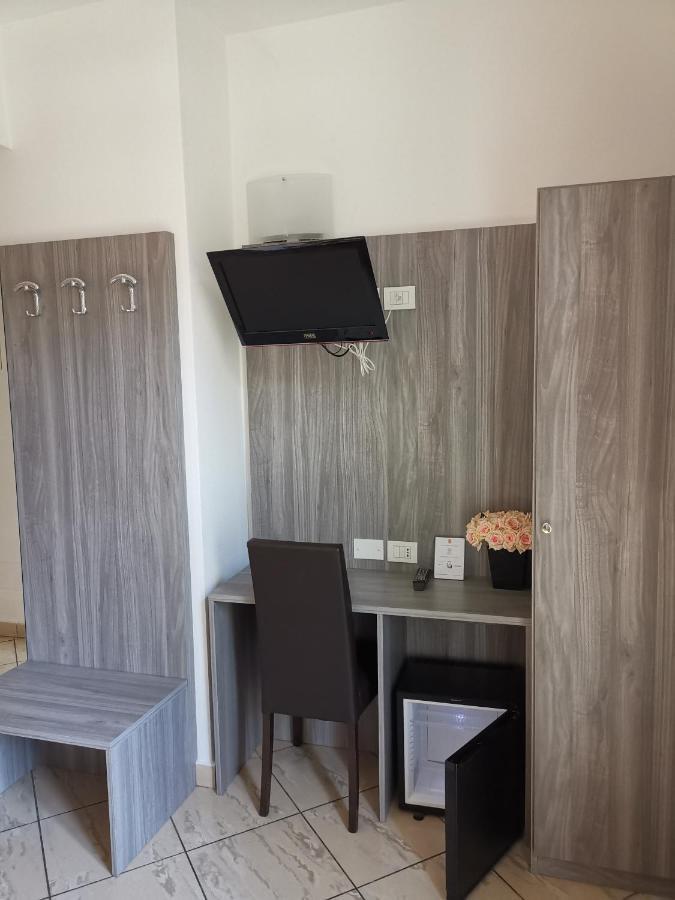 Hotel Brianza Milan Exterior photo