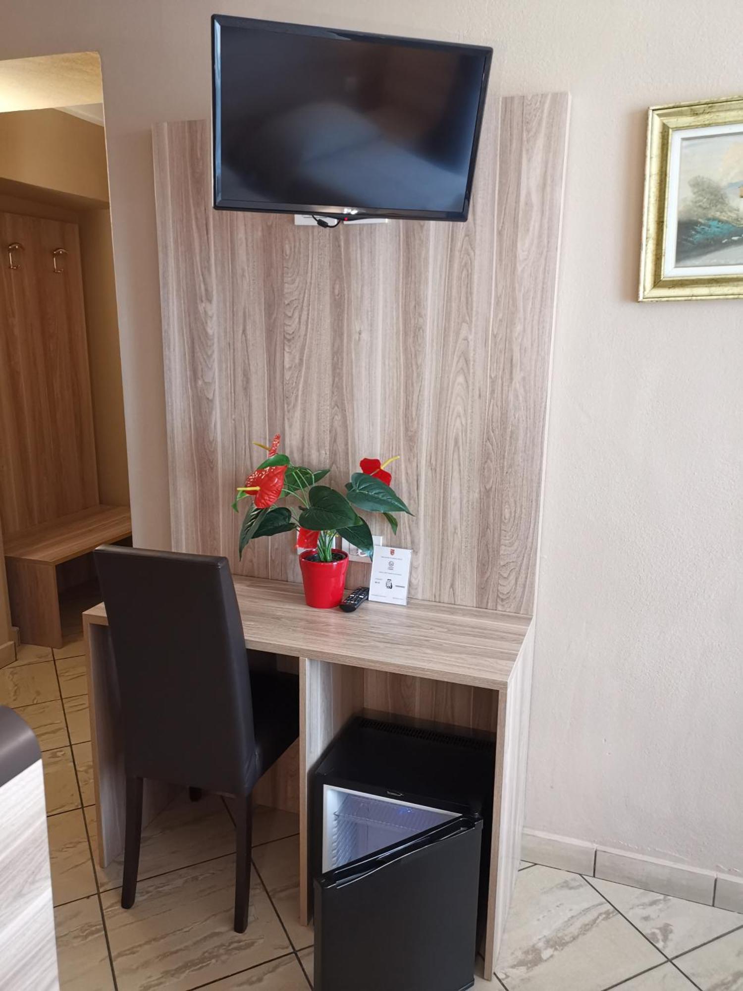 Hotel Brianza Milan Exterior photo