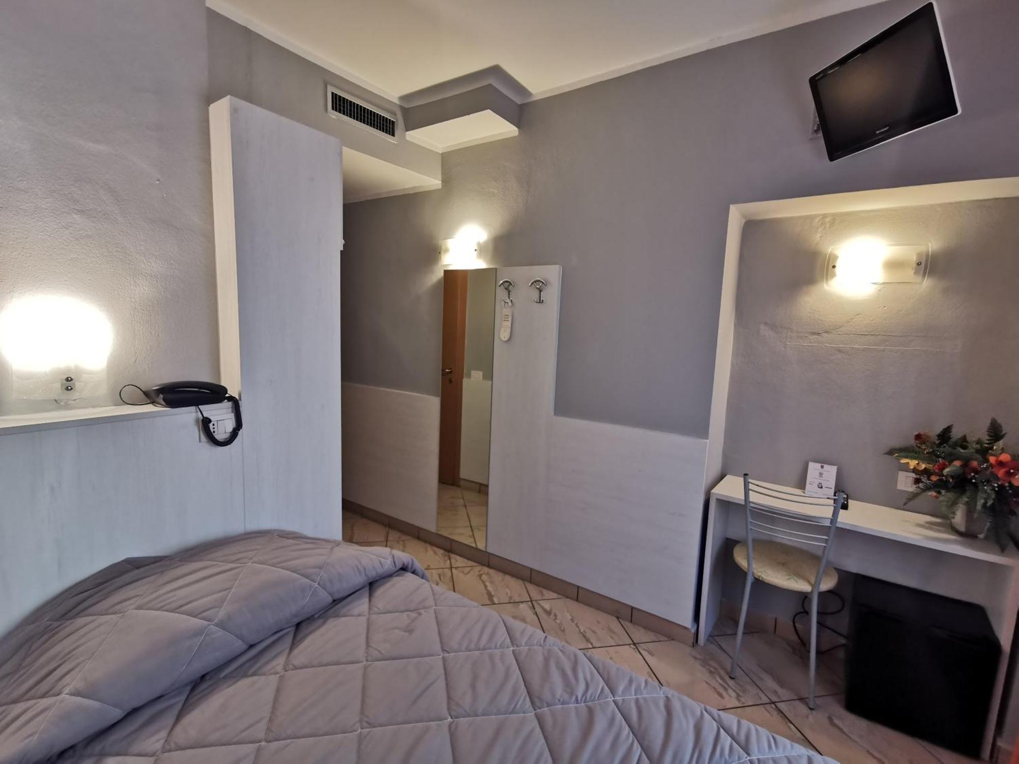 Hotel Brianza Milan Exterior photo