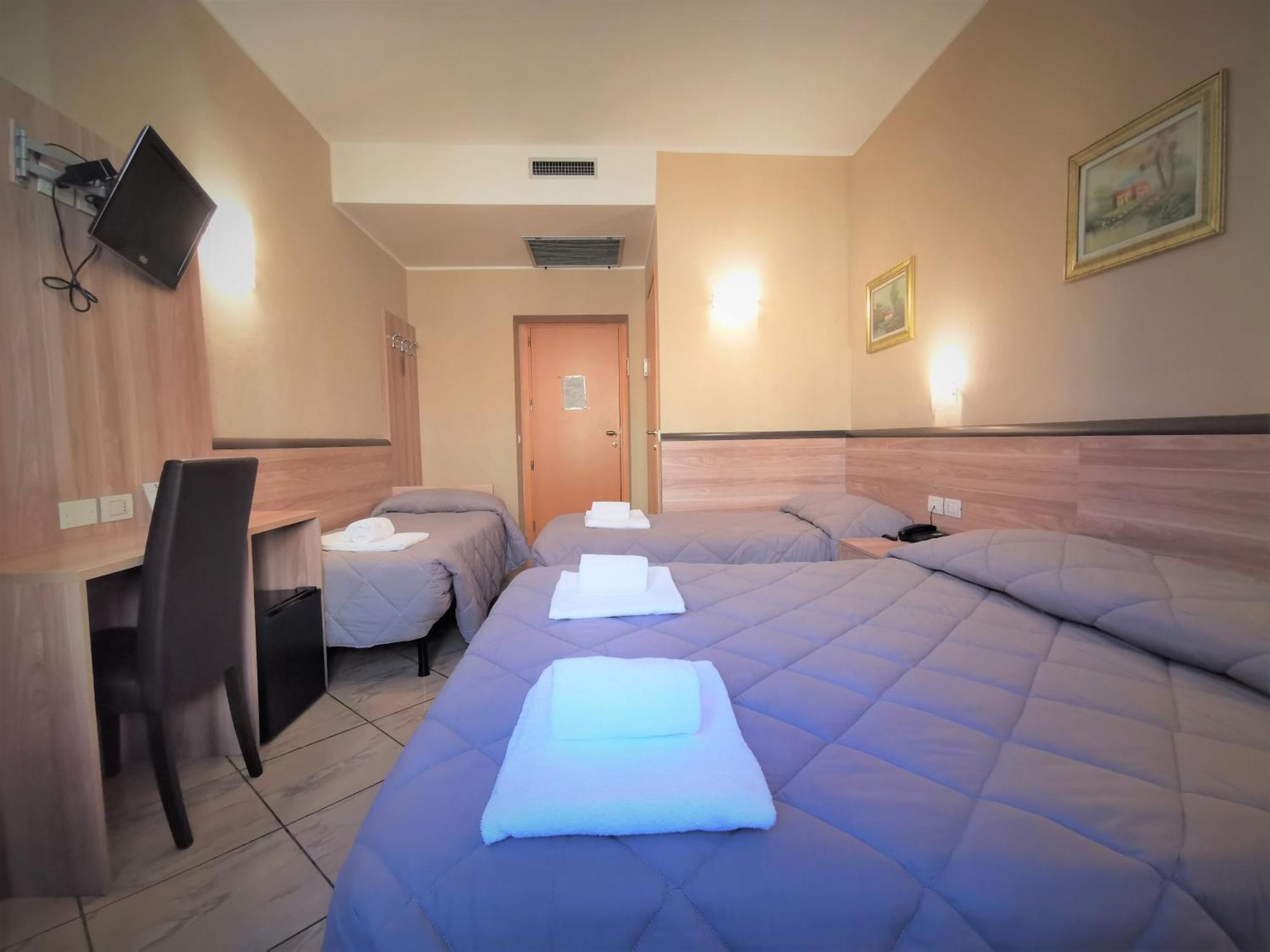Hotel Brianza Milan Exterior photo