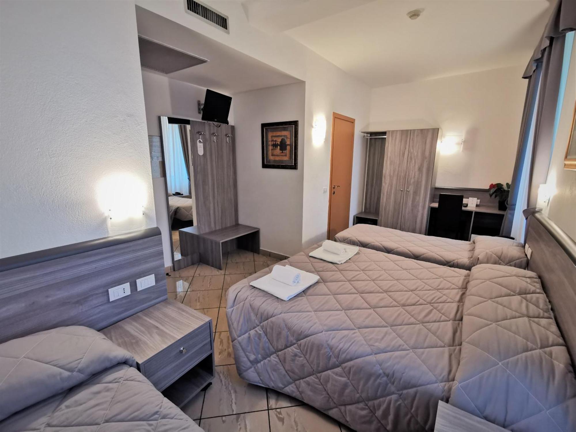 Hotel Brianza Milan Exterior photo