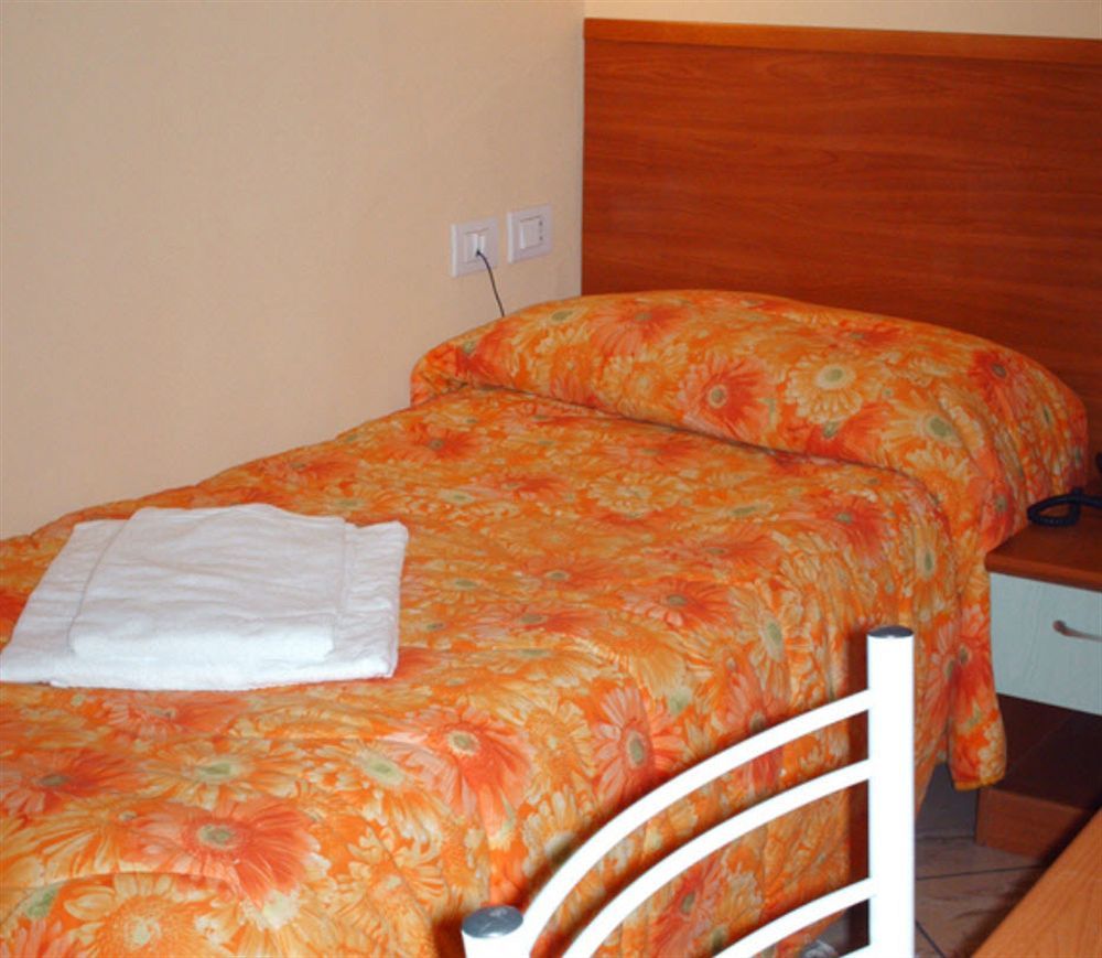 Hotel Brianza Milan Exterior photo