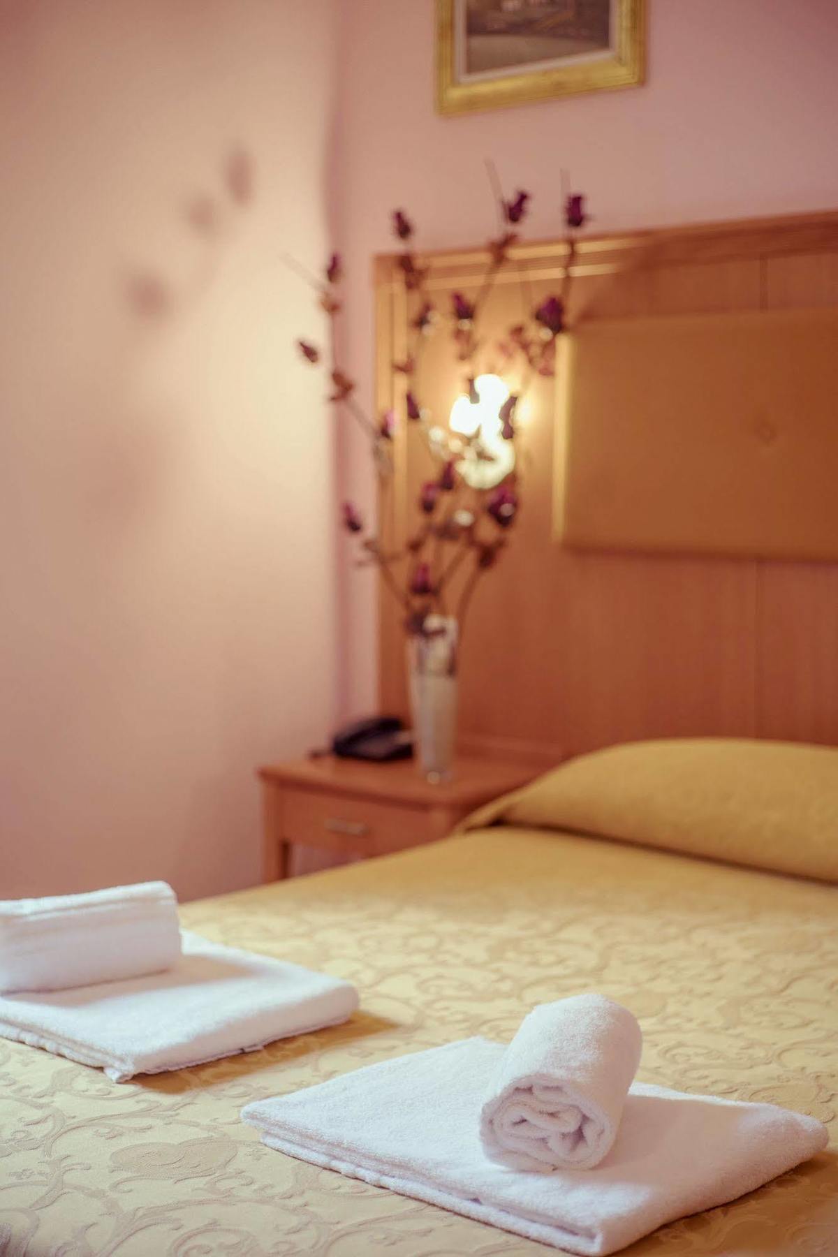 Hotel Brianza Milan Exterior photo