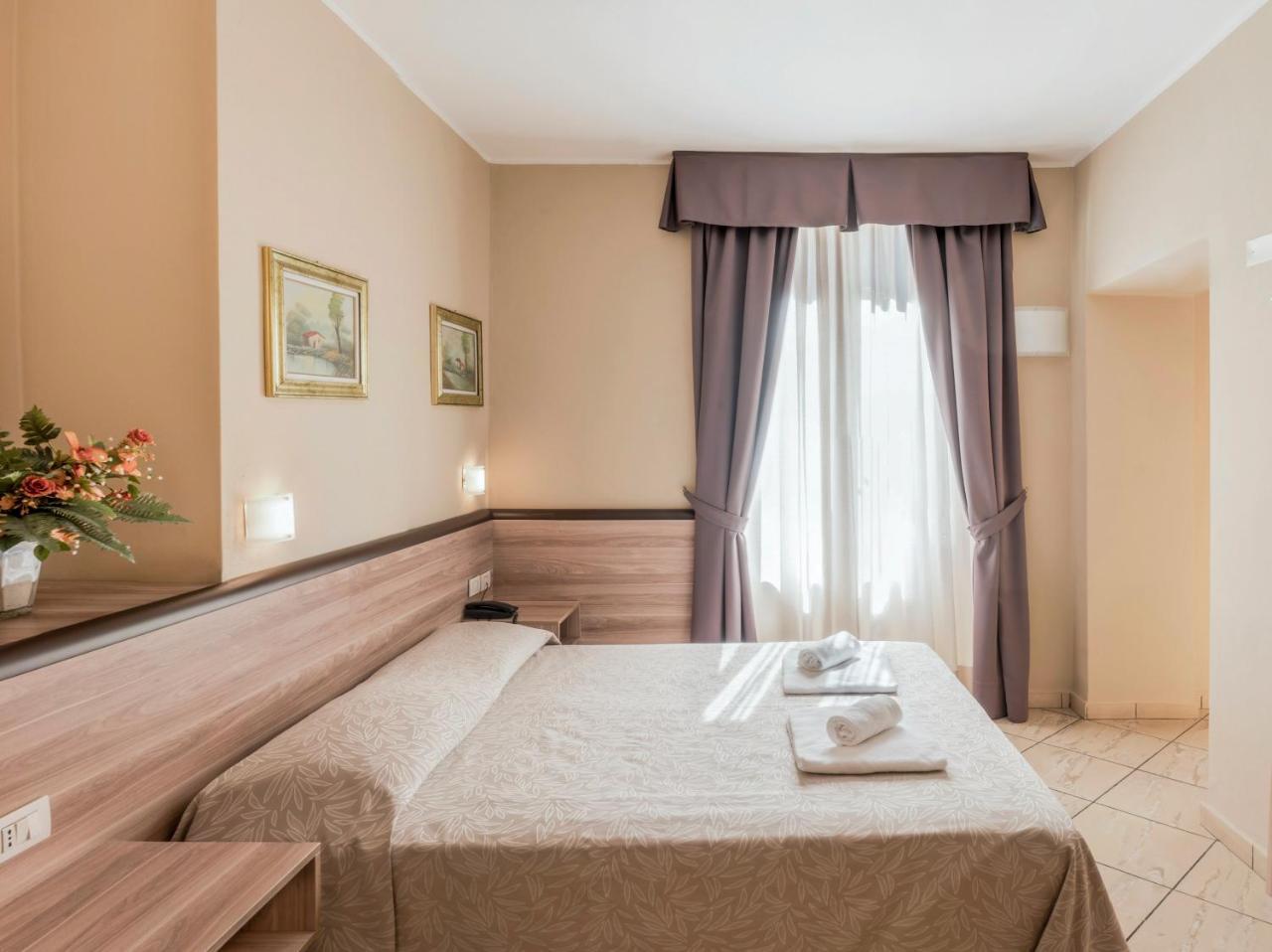 Hotel Brianza Milan Exterior photo